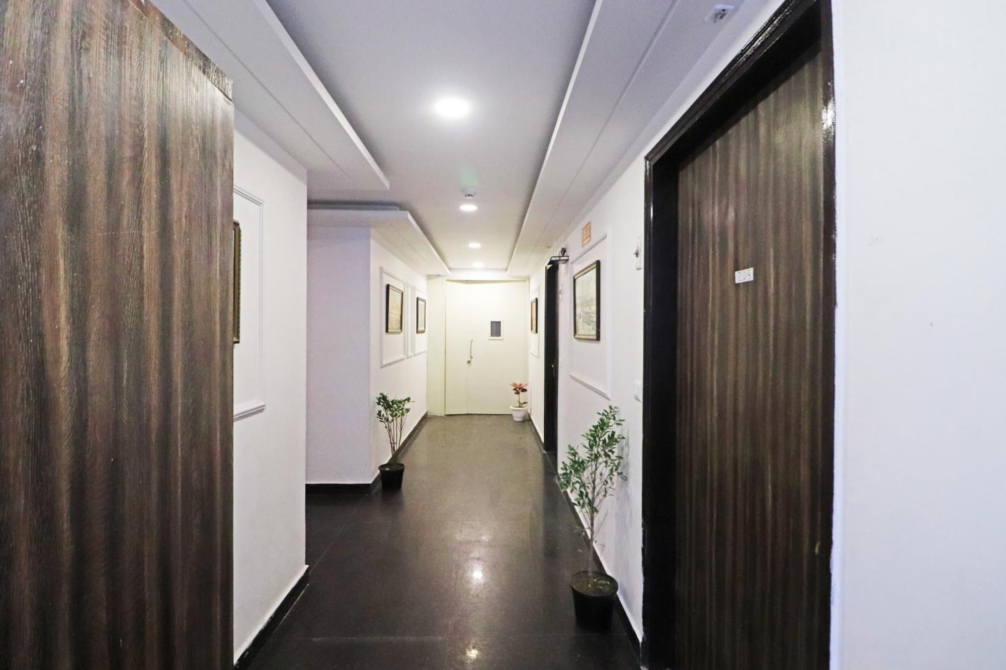 Hotel Mayda Prime Near Delhi Airport Нью-Дели Экстерьер фото