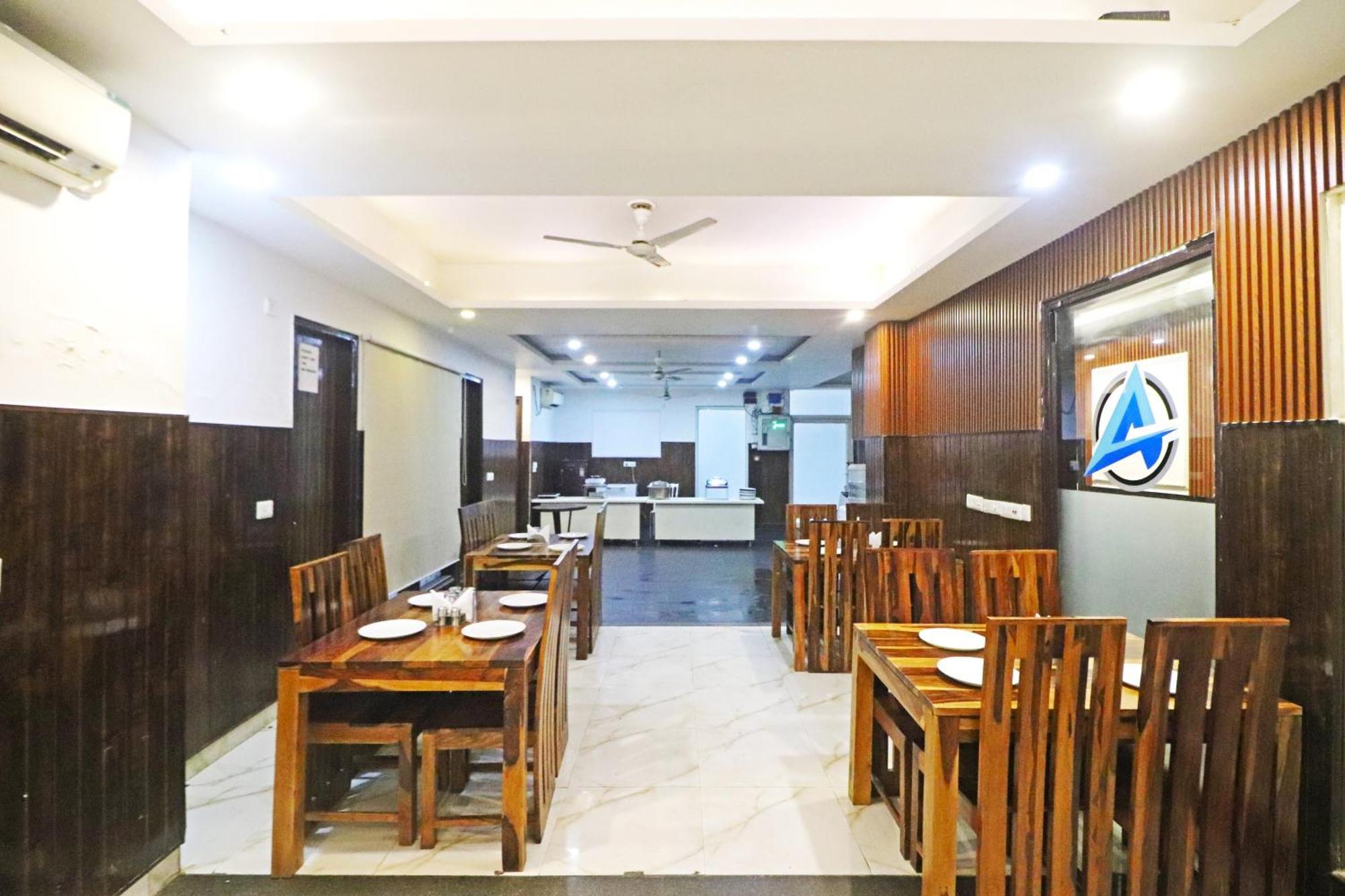 Hotel Mayda Prime Near Delhi Airport Нью-Дели Экстерьер фото