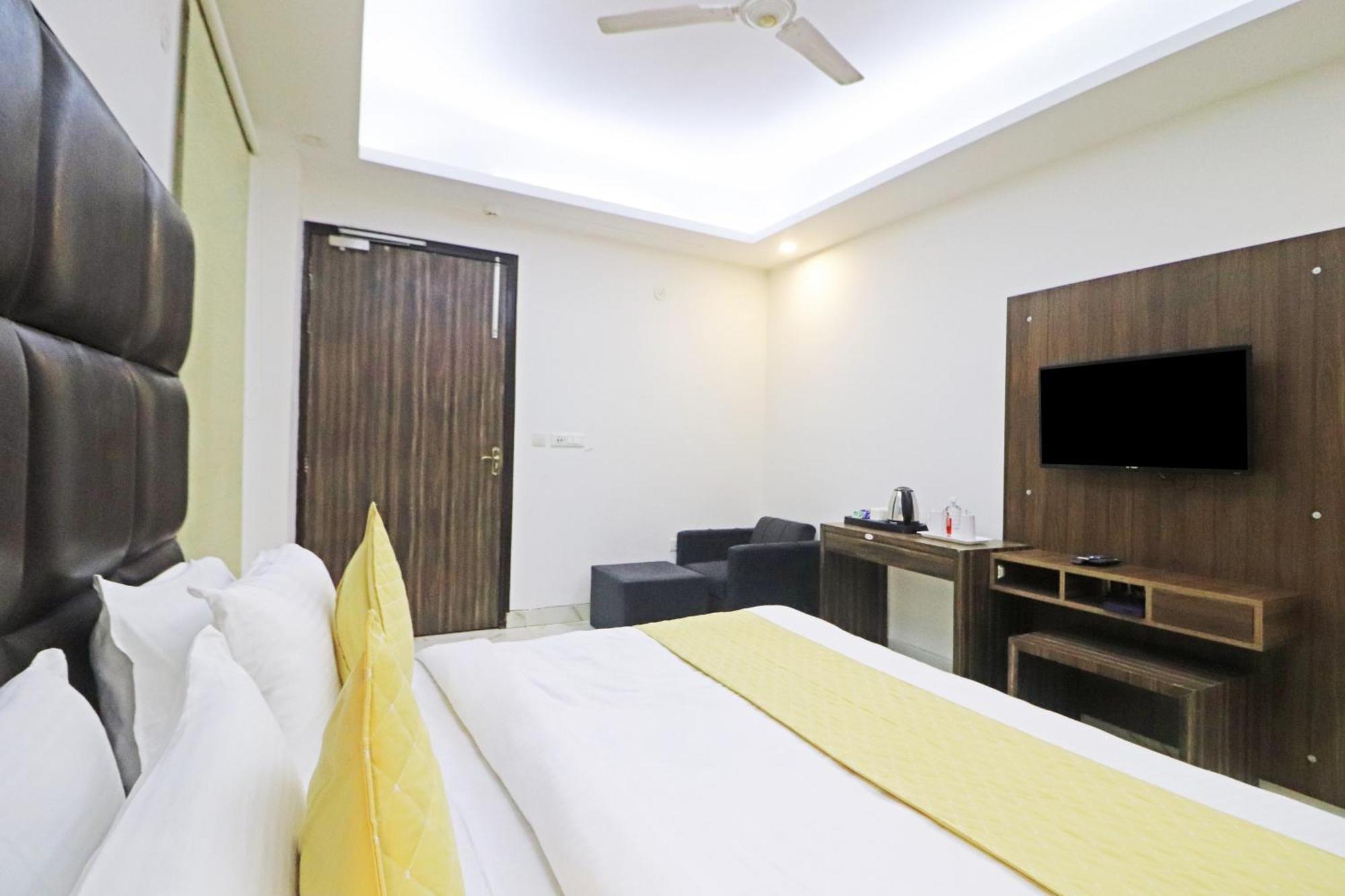 Hotel Mayda Prime Near Delhi Airport Нью-Дели Экстерьер фото