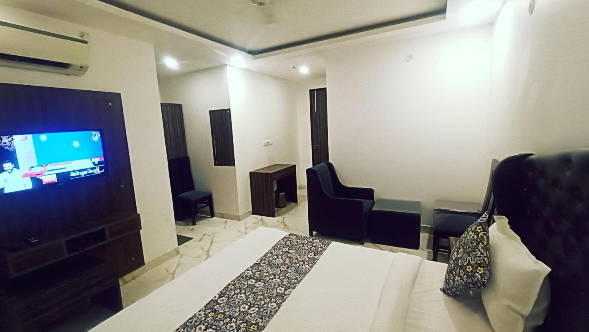 Hotel Mayda Prime Near Delhi Airport Нью-Дели Экстерьер фото